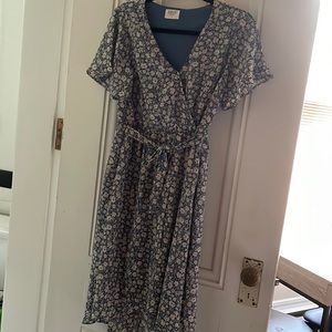 Sienna Sky Floral MIDI dress GUC size Medium